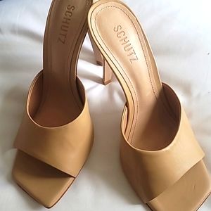 Schutz tan mules NWT 9.5